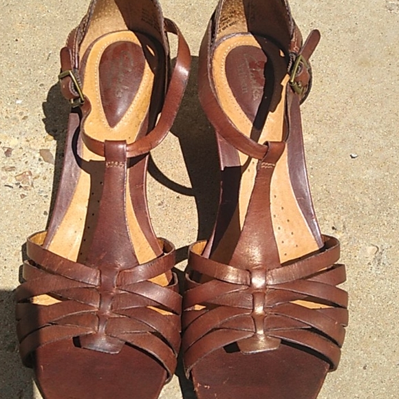 CLARKS Artisan Sandals - Picture 3 of 7